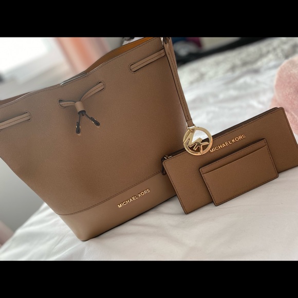 Michael kors bag - Picture 3 of 3